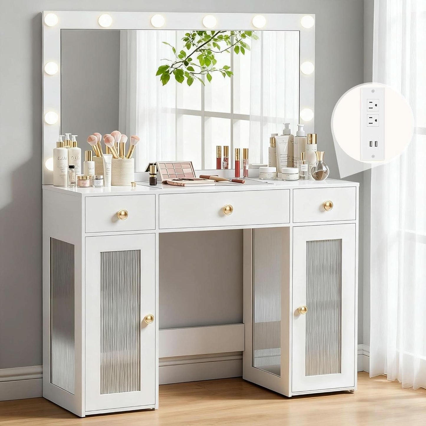 White Cosmetic Vanity Desk With Illuminated Mirror